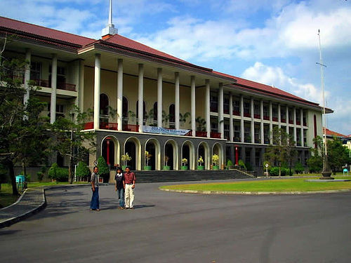 Trường đại học lớn nhất Indonesia - Gadjah Mada